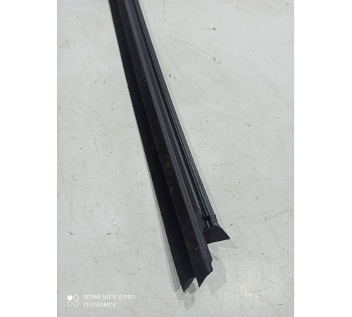 Уплотнитель стекла (задний левый внутренний)