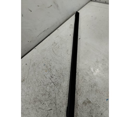 Уплотнитель стекла передний правый внутренний