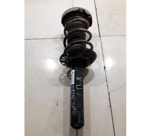 Амортизатор подвески передний левый в сборе