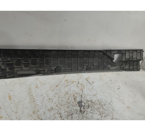 Накладка задней панели замка багажника