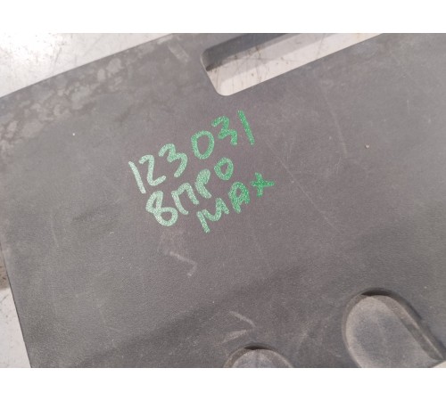 Накладка задней панели замка багажника