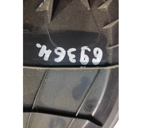 Накладка крышки багажника (задняя, левая)