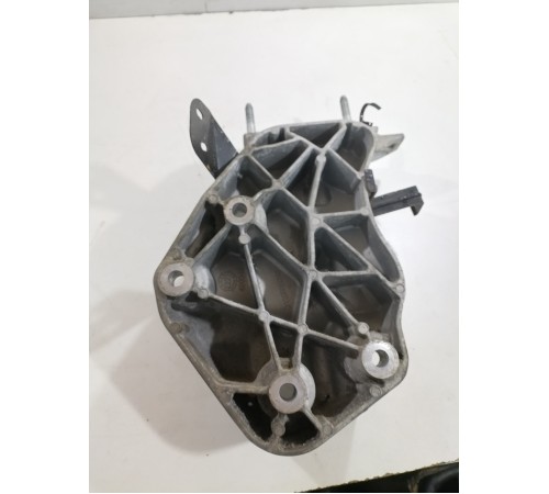 Крепление опора двигателя правая