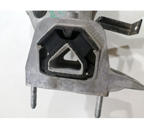 Крепление опора двигателя правая