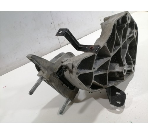 Крепление опора двигателя правая