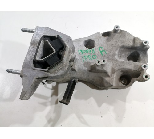 Крепление опора двигателя правая