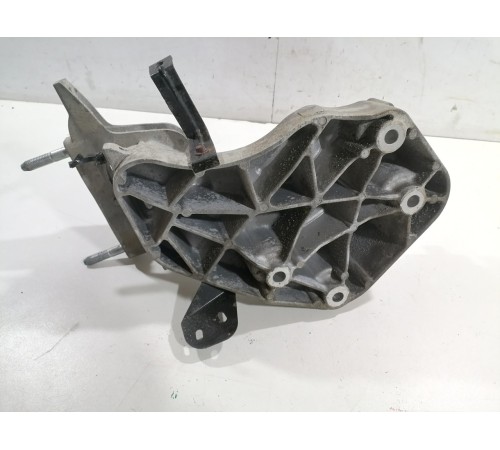 Крепление опора двигателя правая