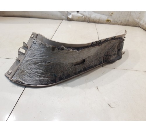 Обшивка крышки багажника (левая)