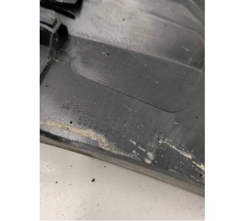 Накладка крыла передняя правая