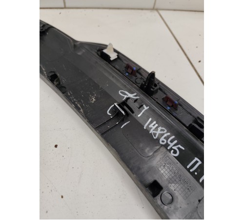 Накладка крыла передняя правая