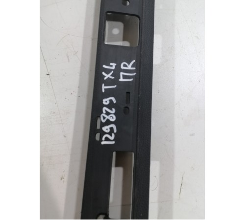 Накладка порога передняя правая