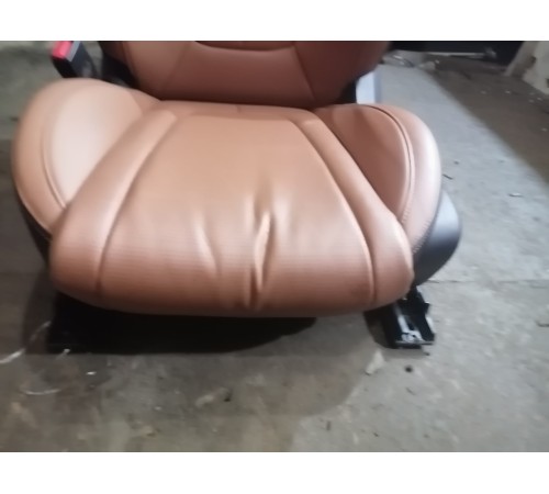 Сиденье переднее левое