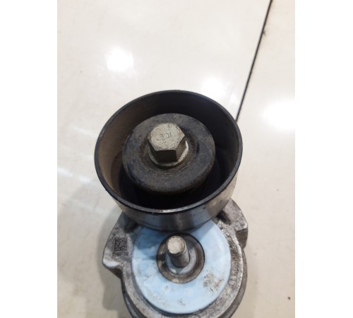 Ролик-натяжитель с кронштейном