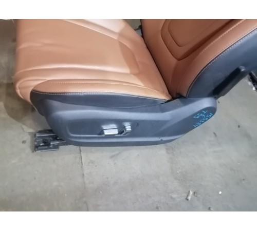 Сиденье переднее левое