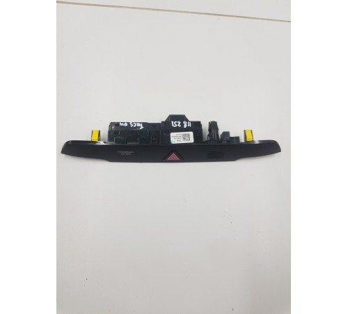 Кнопка включения аварийной сигнализации