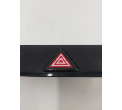 Кнопка включения аварийной сигнализации