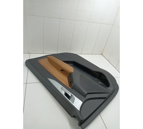 Обшивка двери передняя правая