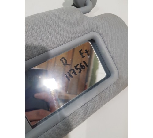 Козырёк солнцезащитный правый