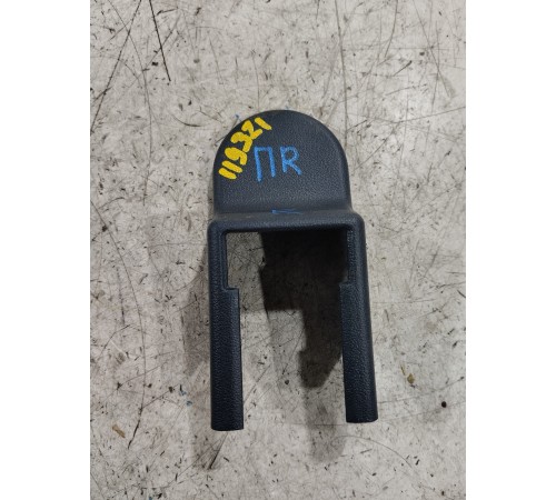 Накладка крепления сиденья передняя правая