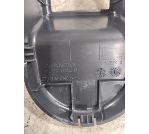 Накладка крепления сиденья передняя правая