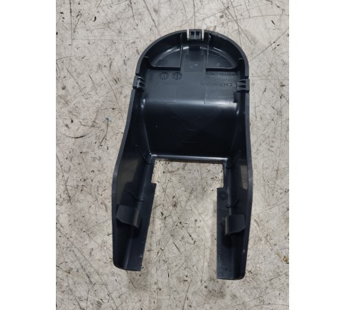 Накладка крепления сиденья передняя правая