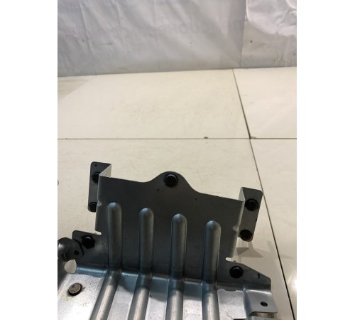 Кронштейн блоков багажника (правый)