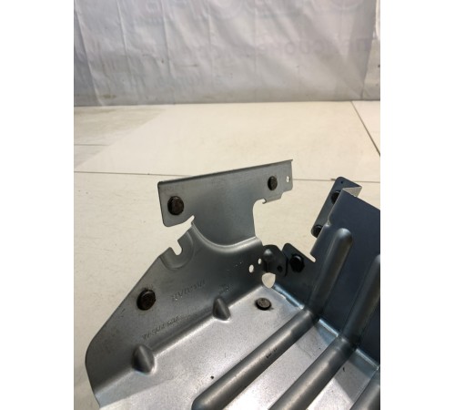 Кронштейн блоков багажника (правый)