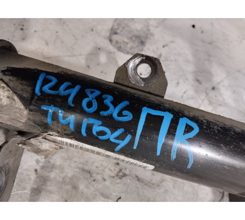 Амортизатор подвески передний правый в сборе