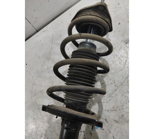 Амортизатор подвески передний правый в сборе