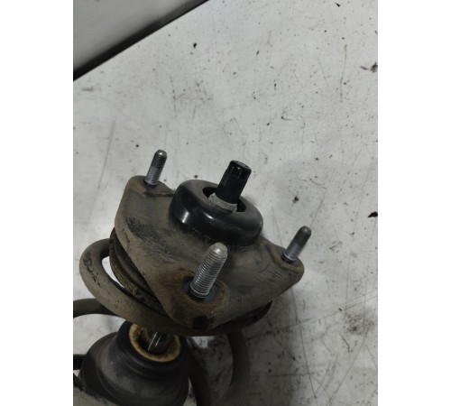 Амортизатор подвески передний правый в сборе