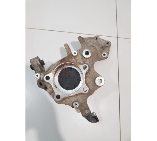 Кулак поворотный задний левый