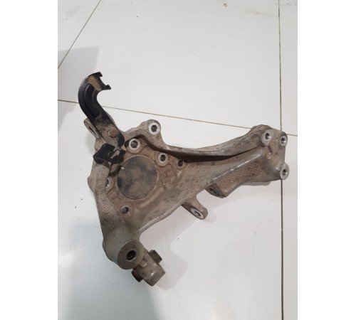 Кулак поворотный задний левый