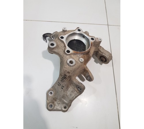 Кулак поворотный задний левый