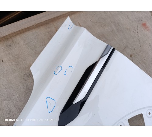 Крыло переднее левое