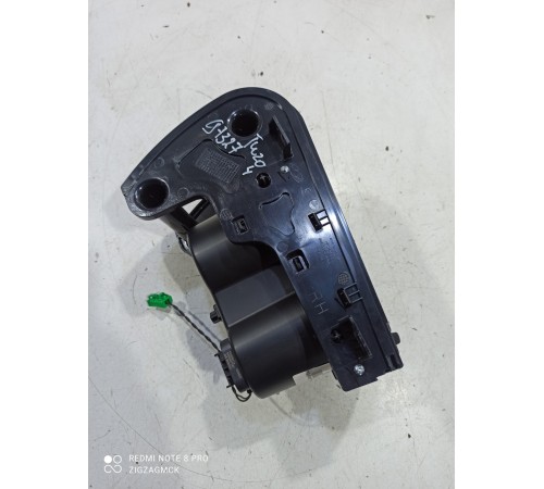 Подстаканник (вещевой ящик)