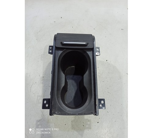 Подстаканник (вещевой ящик)