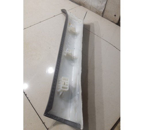 Обшивка стойки (передняя, правая)