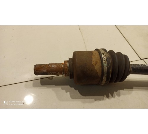 Привод (полуось) (передний, левый)