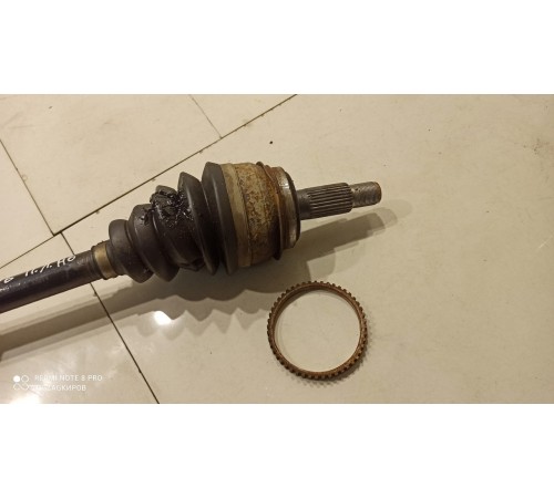 Привод (полуось) (передний, левый)