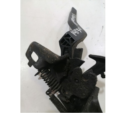 Ручка открывания капота