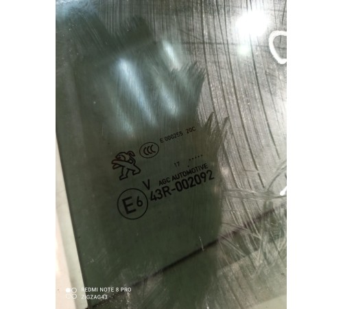 Стекло двери (заднее, левое)