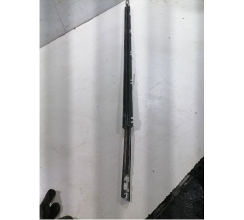 Молдинг стекла задний левый