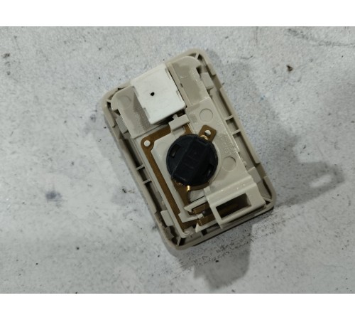 Плафон внутреннего освещения салона 