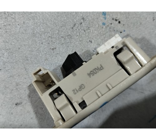 Плафон внутреннего освещения салона 