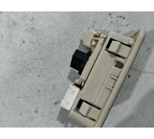 Плафон внутреннего освещения салона 