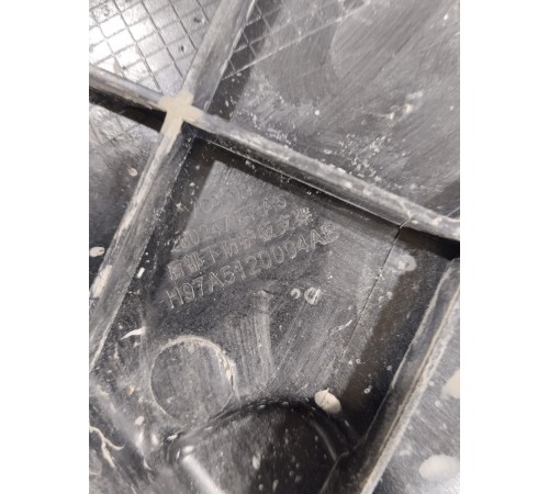 Кронштейн (пластик) кузова