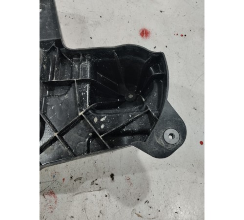 Кронштейн (пластик) кузова