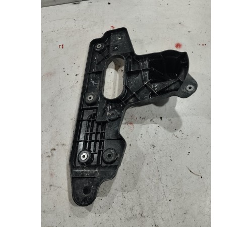 Кронштейн (пластик) кузова