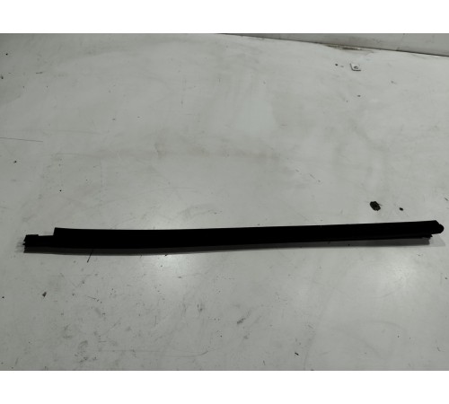 Уплотнитель стекла (задний правый внутренний)