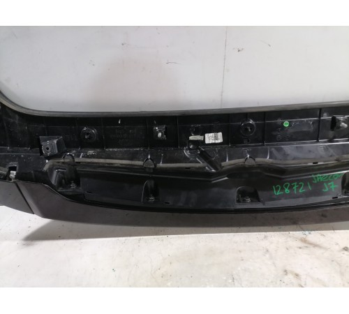 Спойлер крышки двери багажника